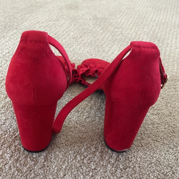 Red heels - Picture 3 of 4